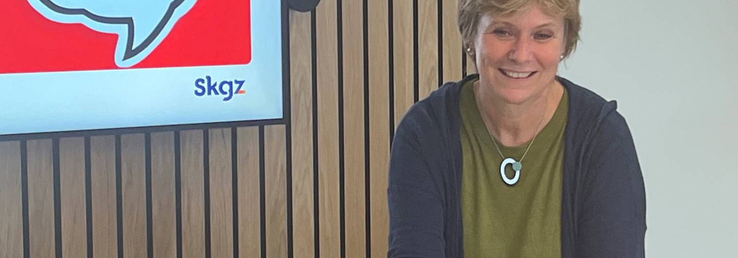 Trainer geeft deelnemers uitleg over de aanpak van problematische zorgverzekeringsschulden